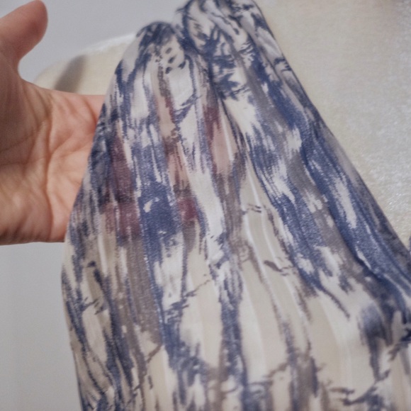 Watercolor Hi-low Blouse - Picture 3 of 5